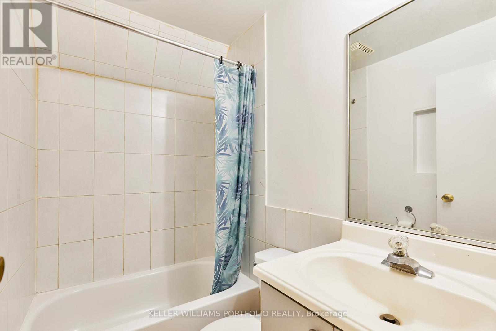 1395 Gerrard Street E Property Photo 21