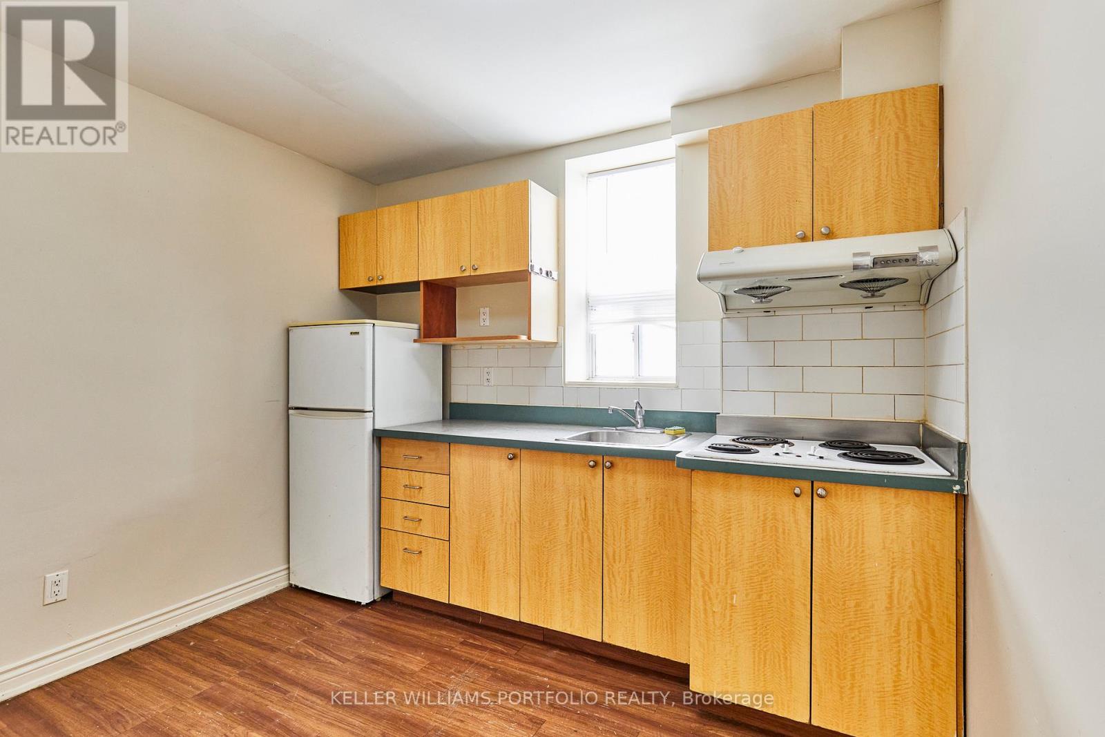 1395 Gerrard Street E Property Photo 22