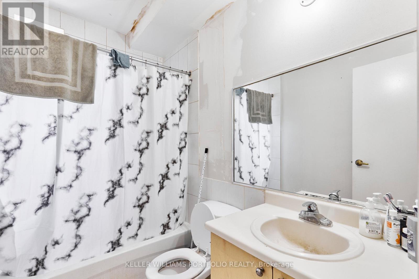 1395 Gerrard Street E Property Photo 24