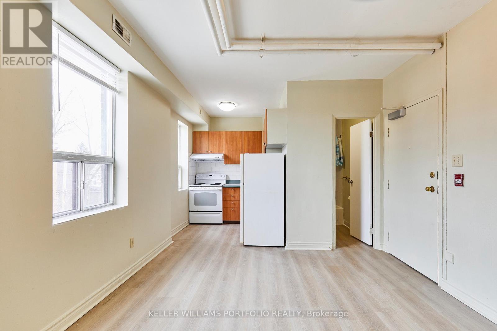 1395 Gerrard Street E Property Photo 25