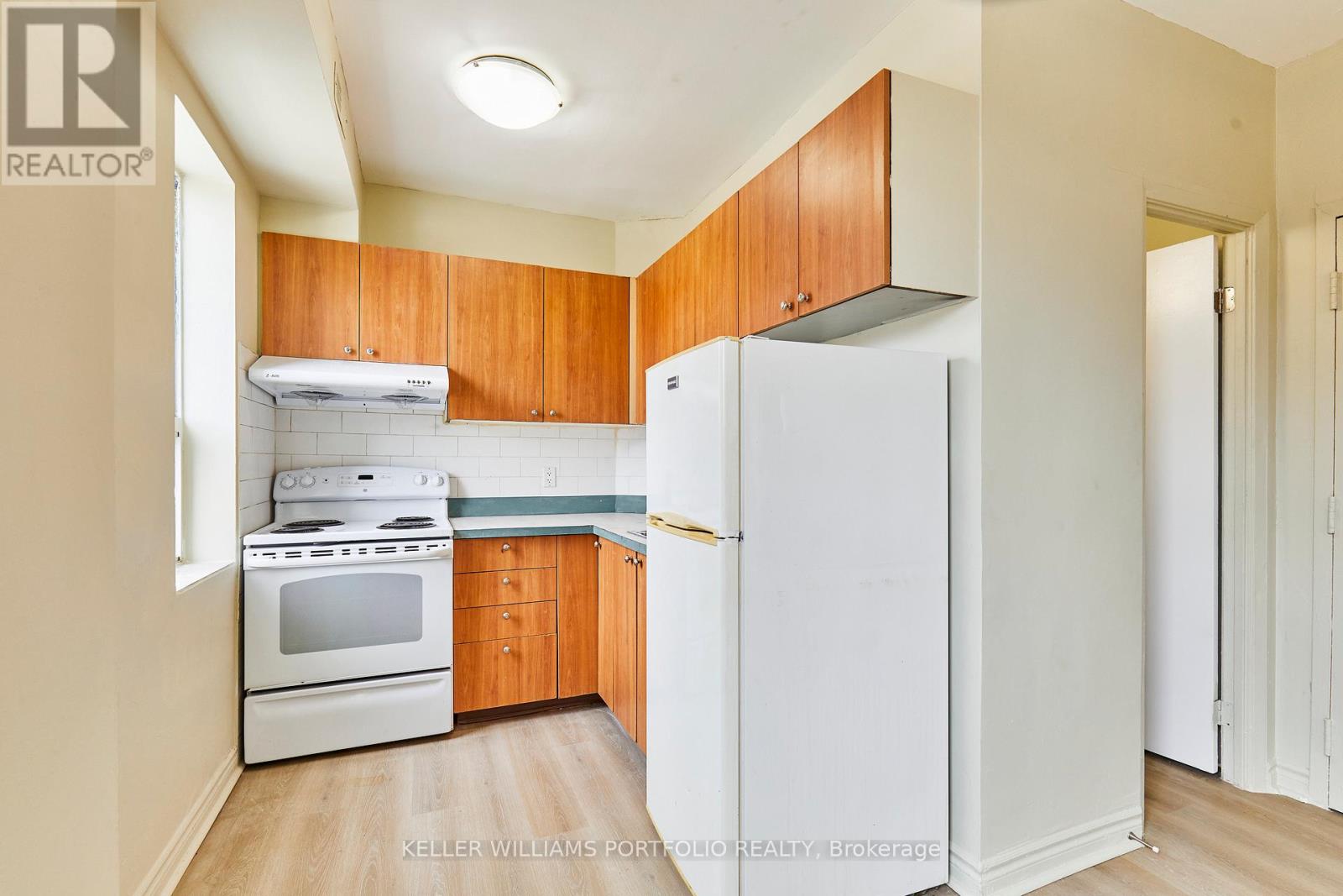 1395 Gerrard Street E Property Photo 26
