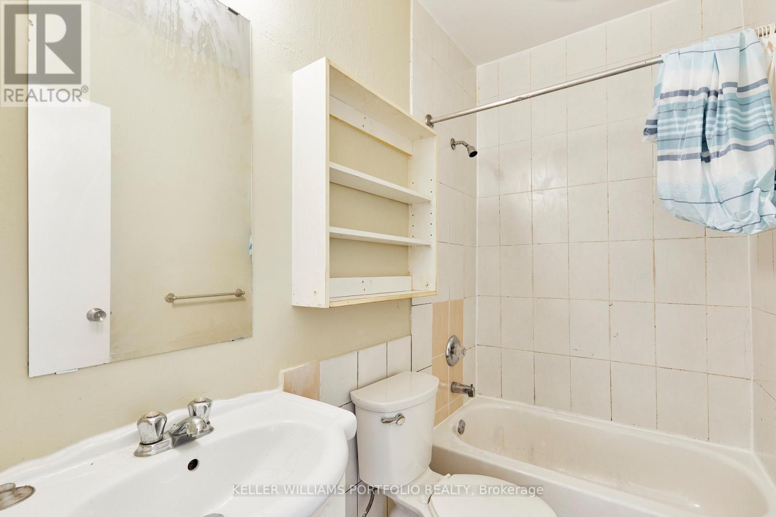1395 Gerrard Street E Property Photo 30