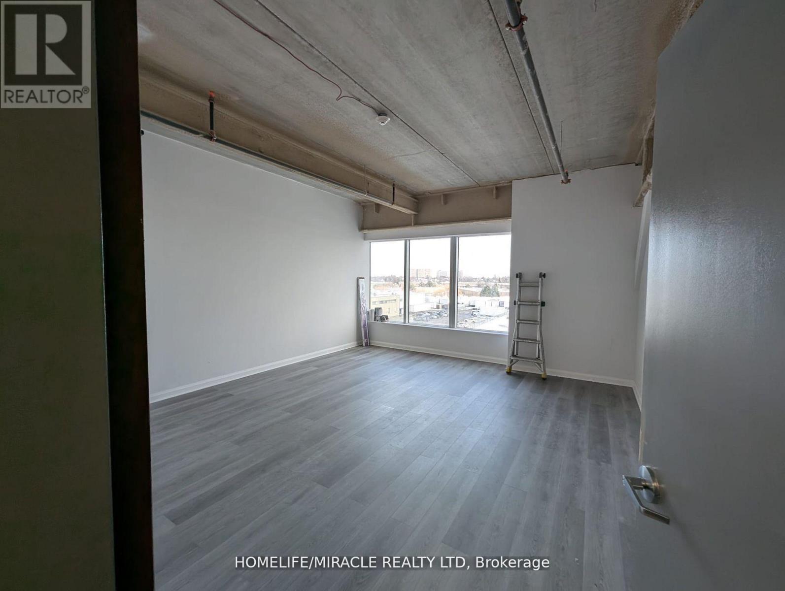 405 - 2225 Markham Road Property Photo 5