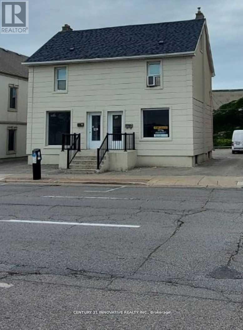 82 Centre Street N Property Photo 1