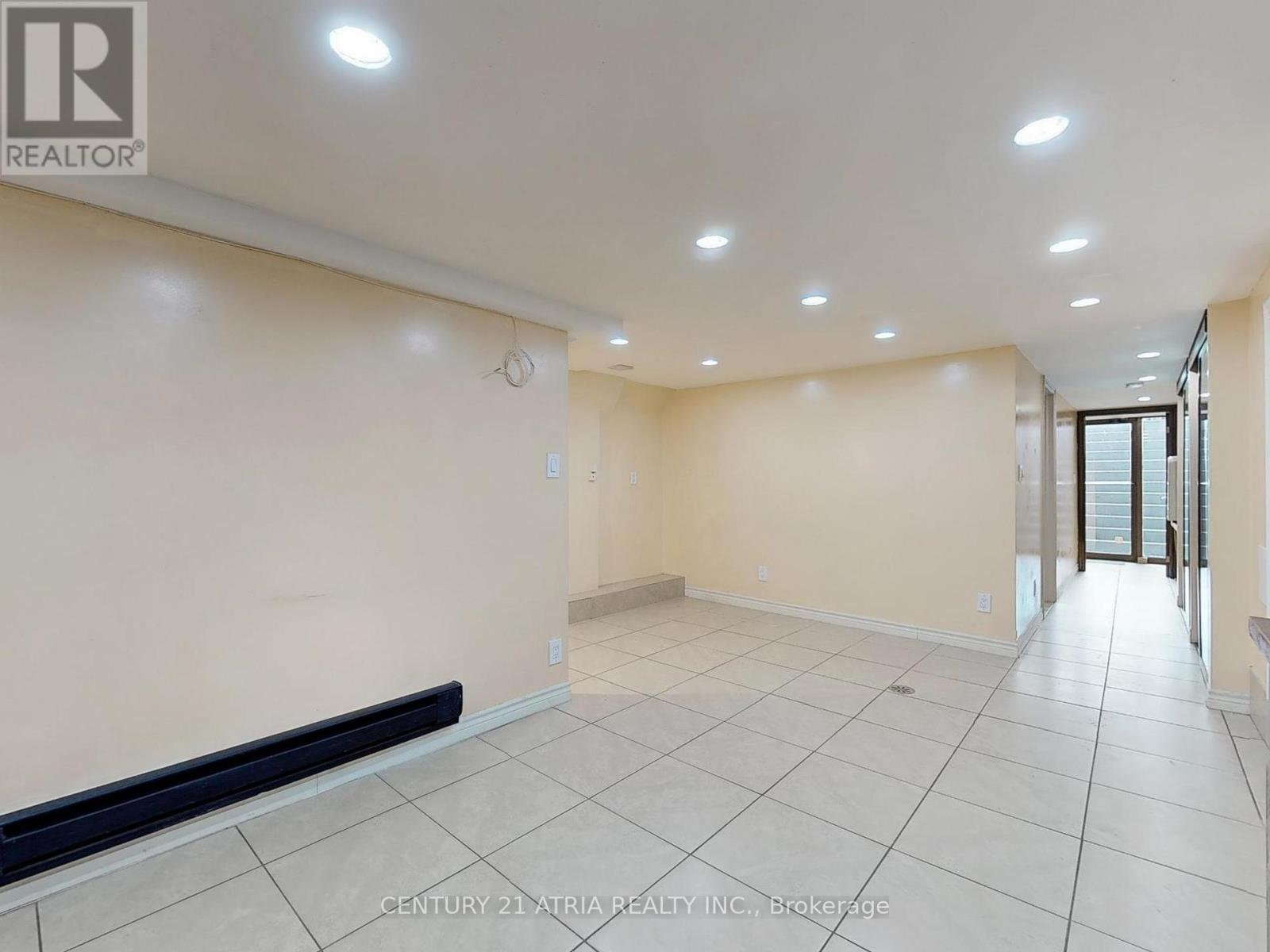 Lower - 2828 Danforth Avenue Property Photo 10