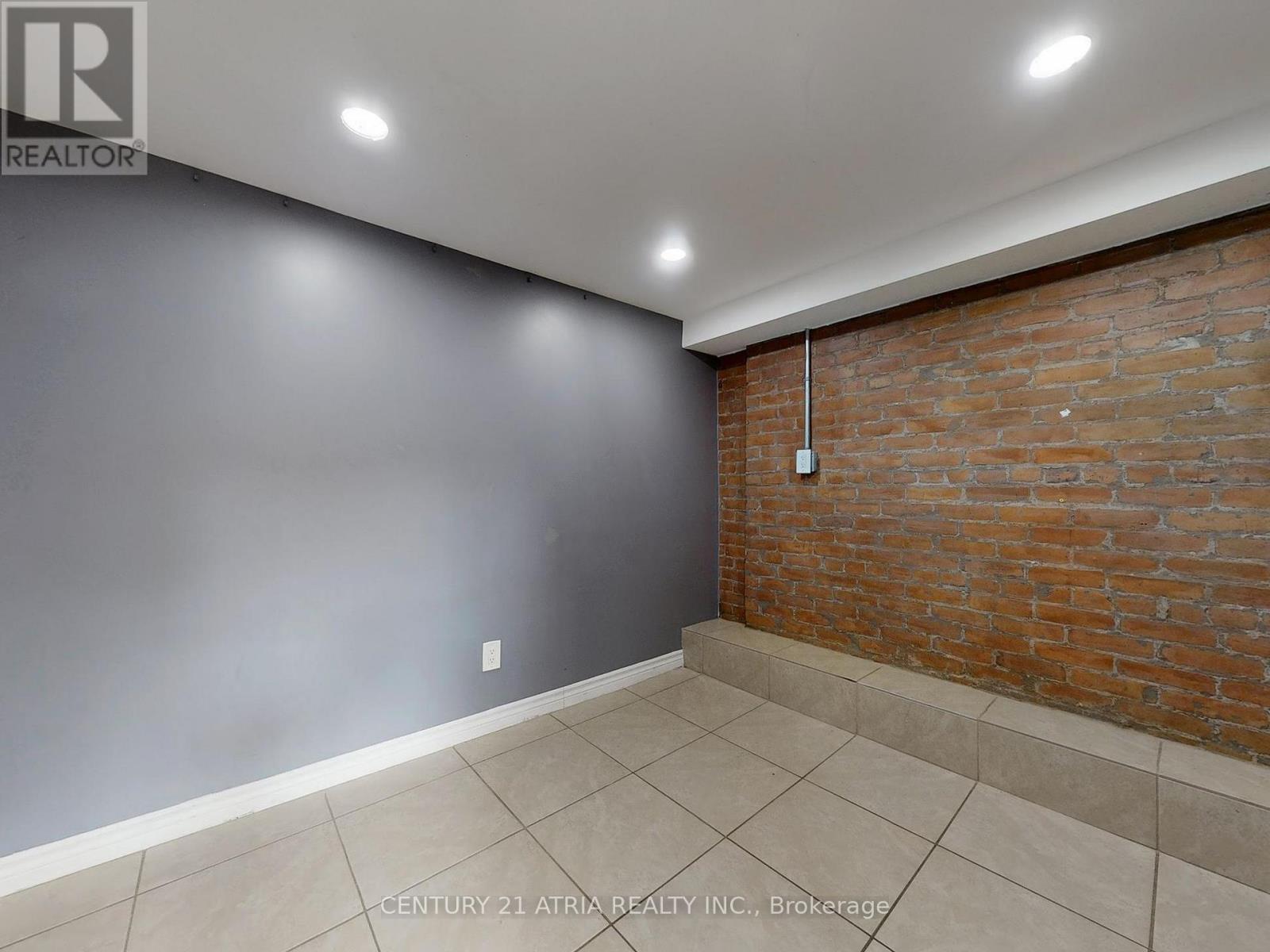Lower - 2828 Danforth Avenue Property Photo 15