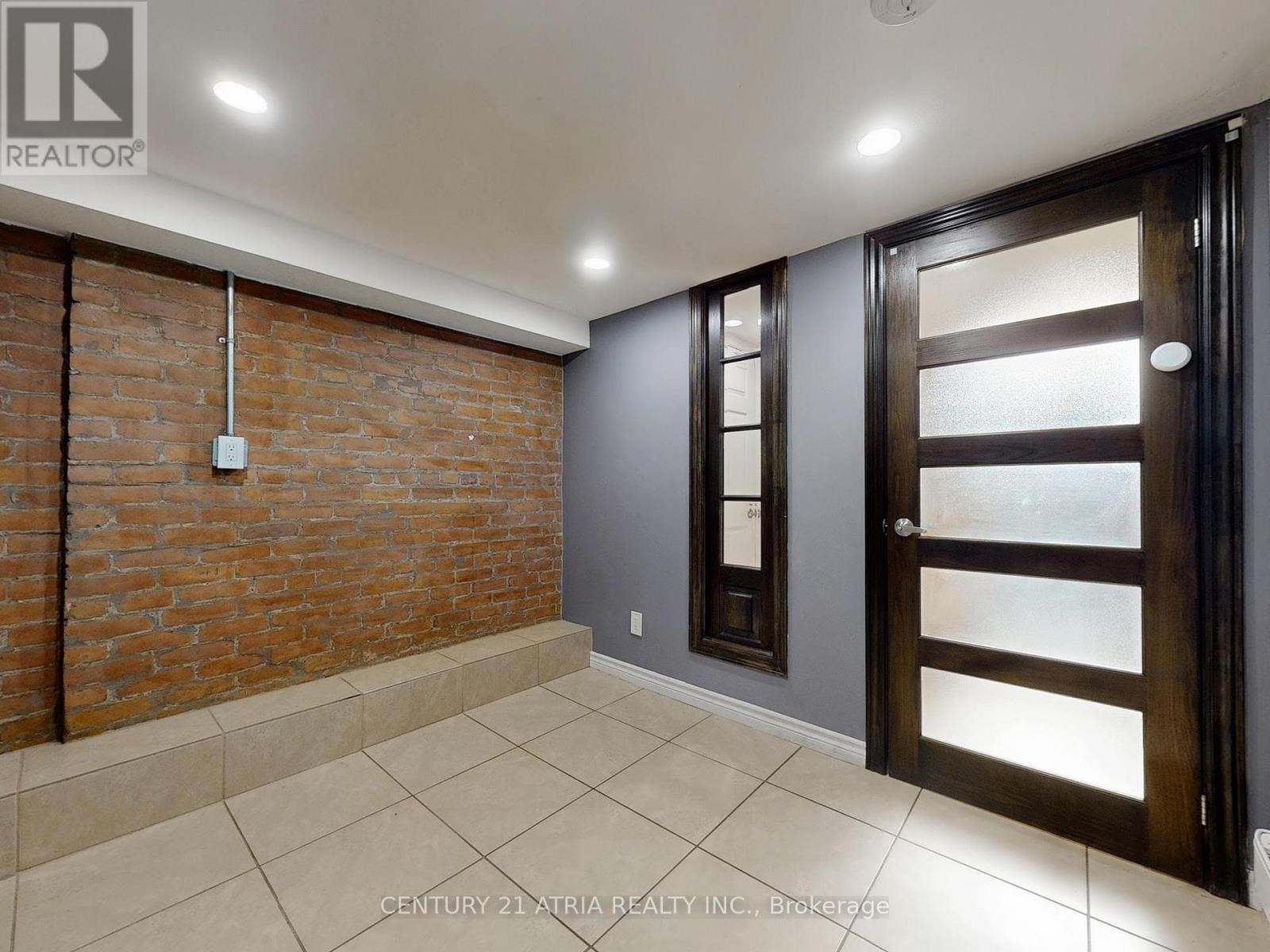 Lower - 2828 Danforth Avenue Property Photo 16