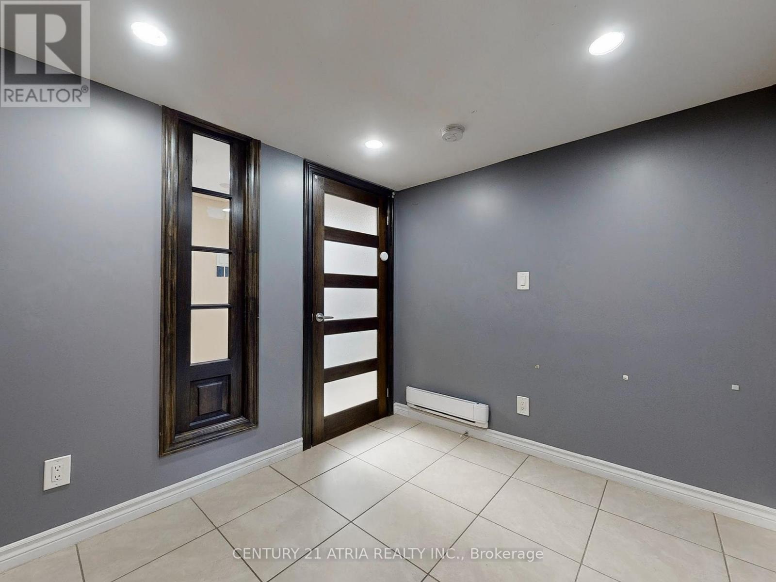 Lower - 2828 Danforth Avenue Property Photo 17