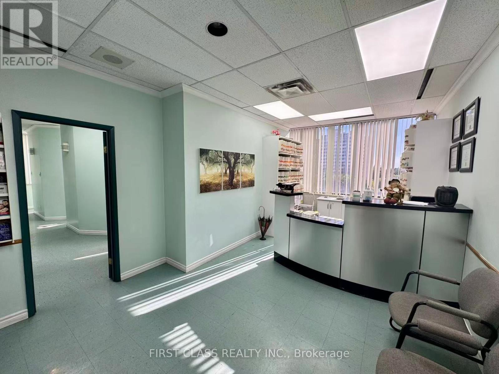 412 - 4002 SHEPPARD AVENUE E Property Photo 1