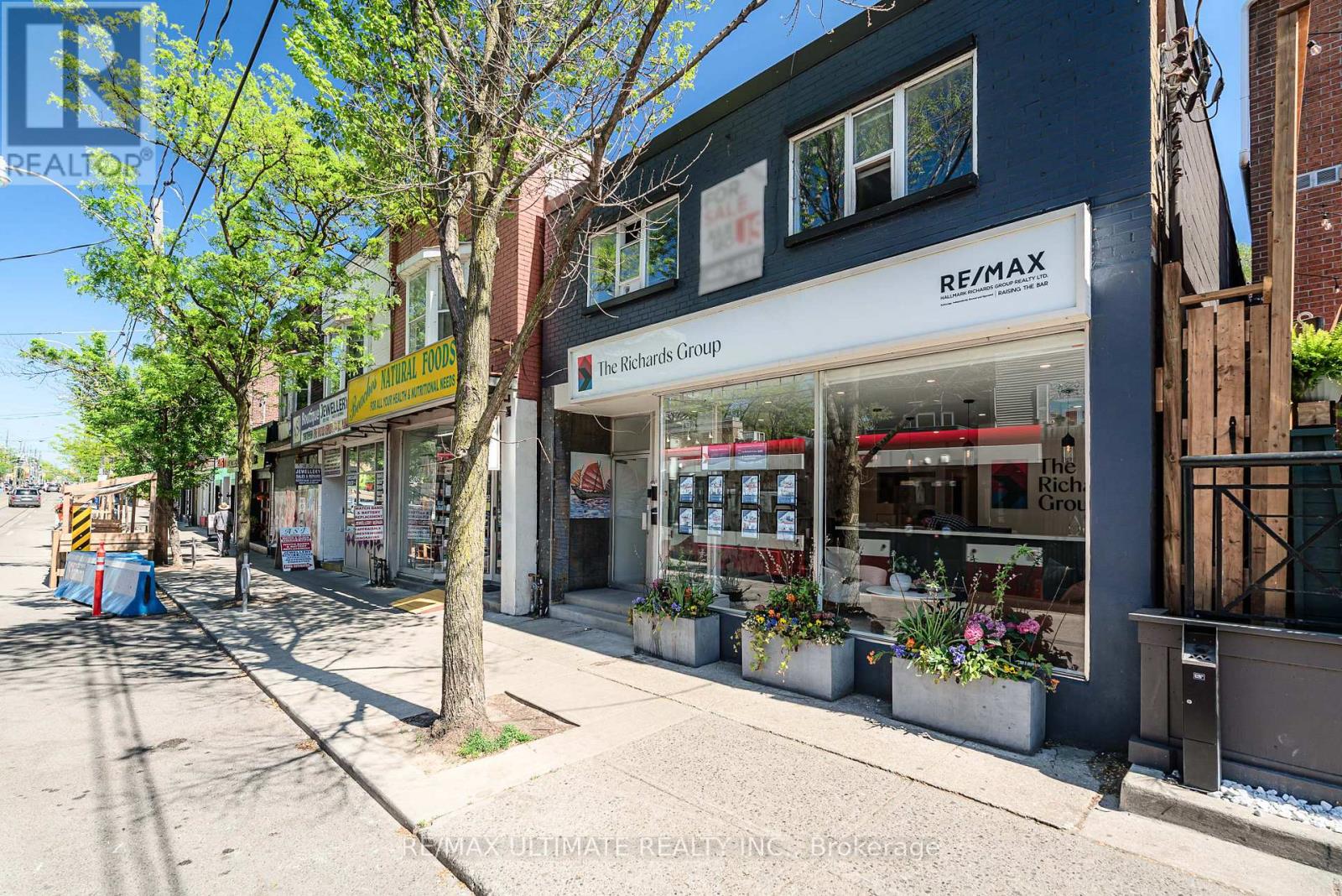 1945 Queen Street E Property Photo 1