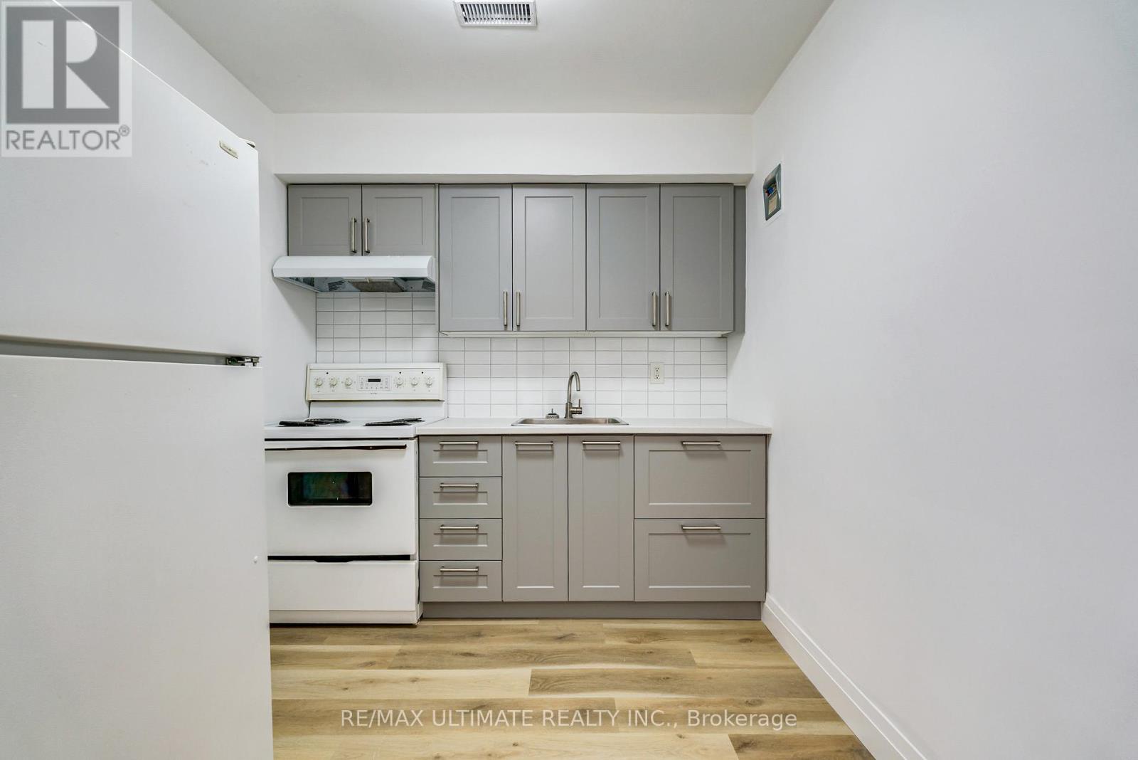1945 Queen Street E Property Photo 31