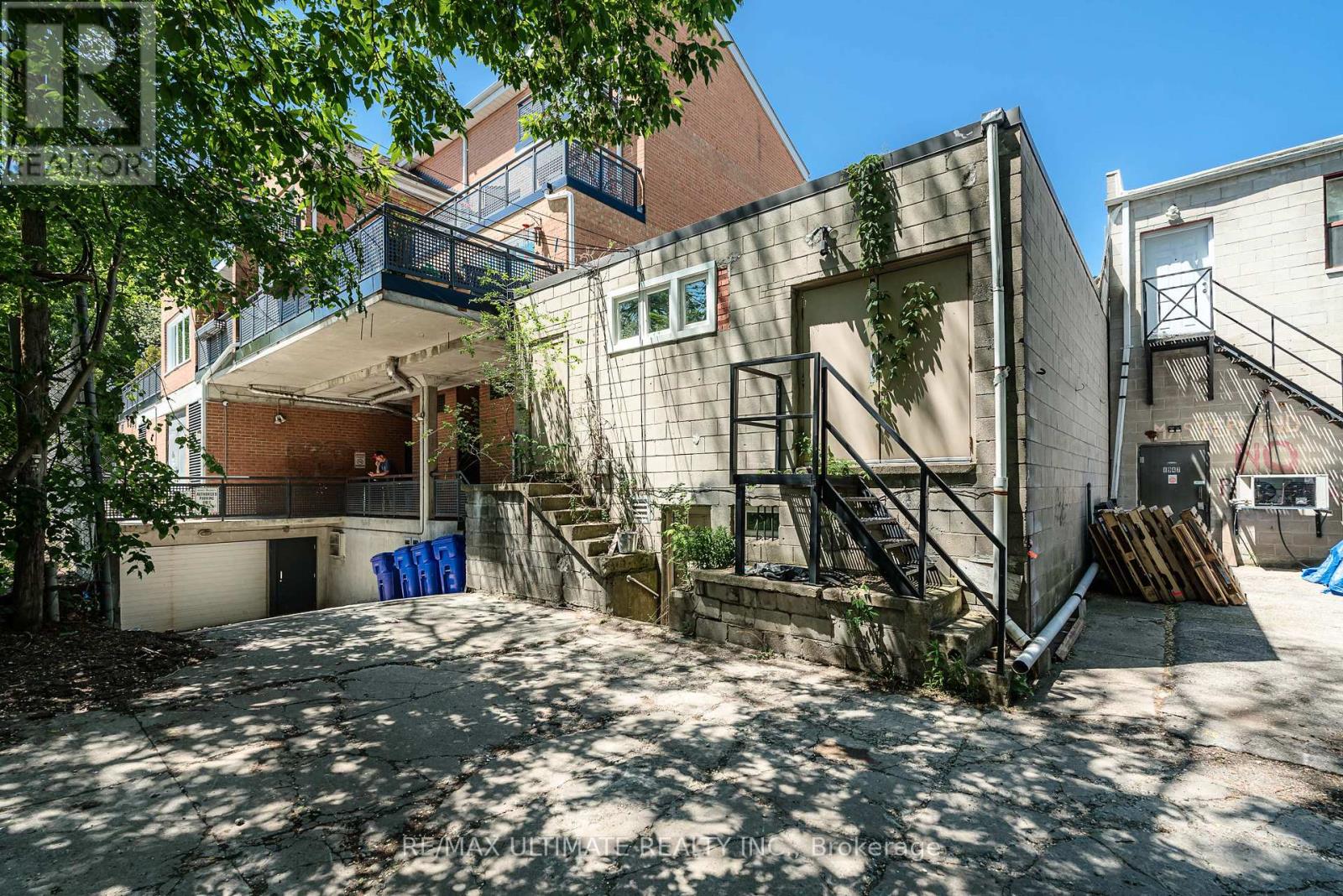 1945 Queen Street E Property Photo 37