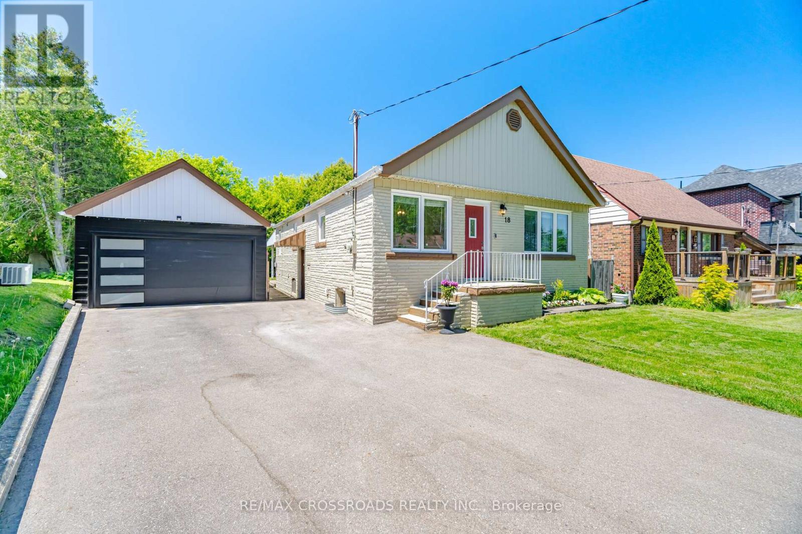 18 Adanac Drive Property Photo 3