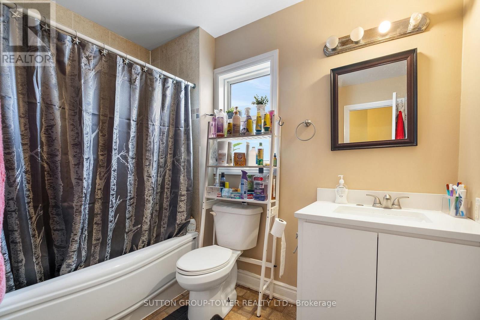 750 Albert Street Property Photo 10