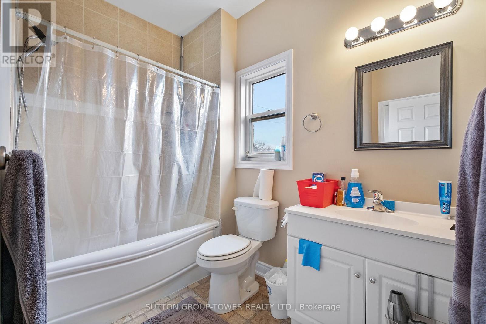 750 Albert Street Property Photo 29