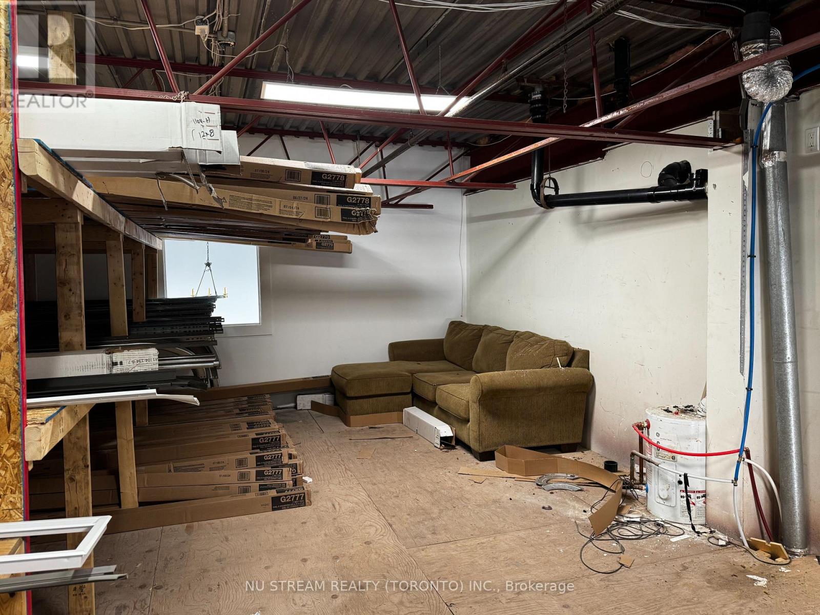 B26 - 2370 Midland Avenue Property Photo 15