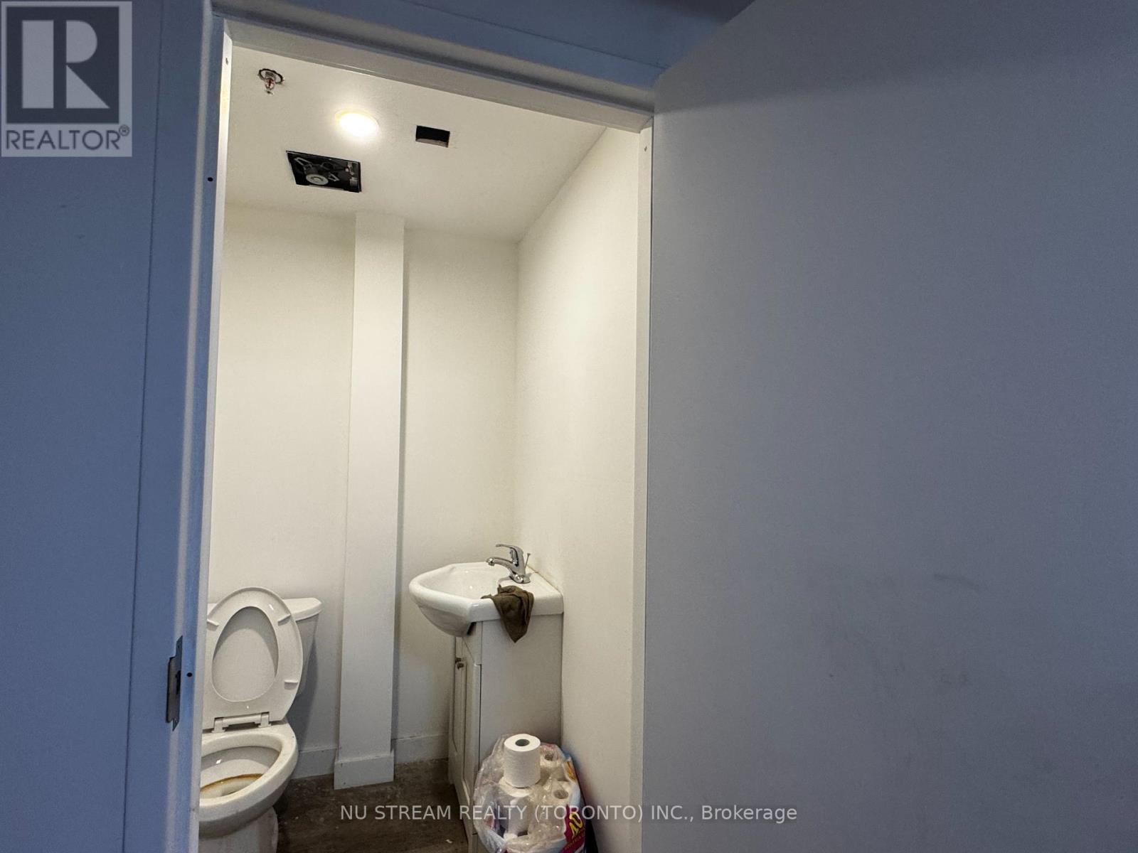 B26 - 2370 Midland Avenue Property Photo 17
