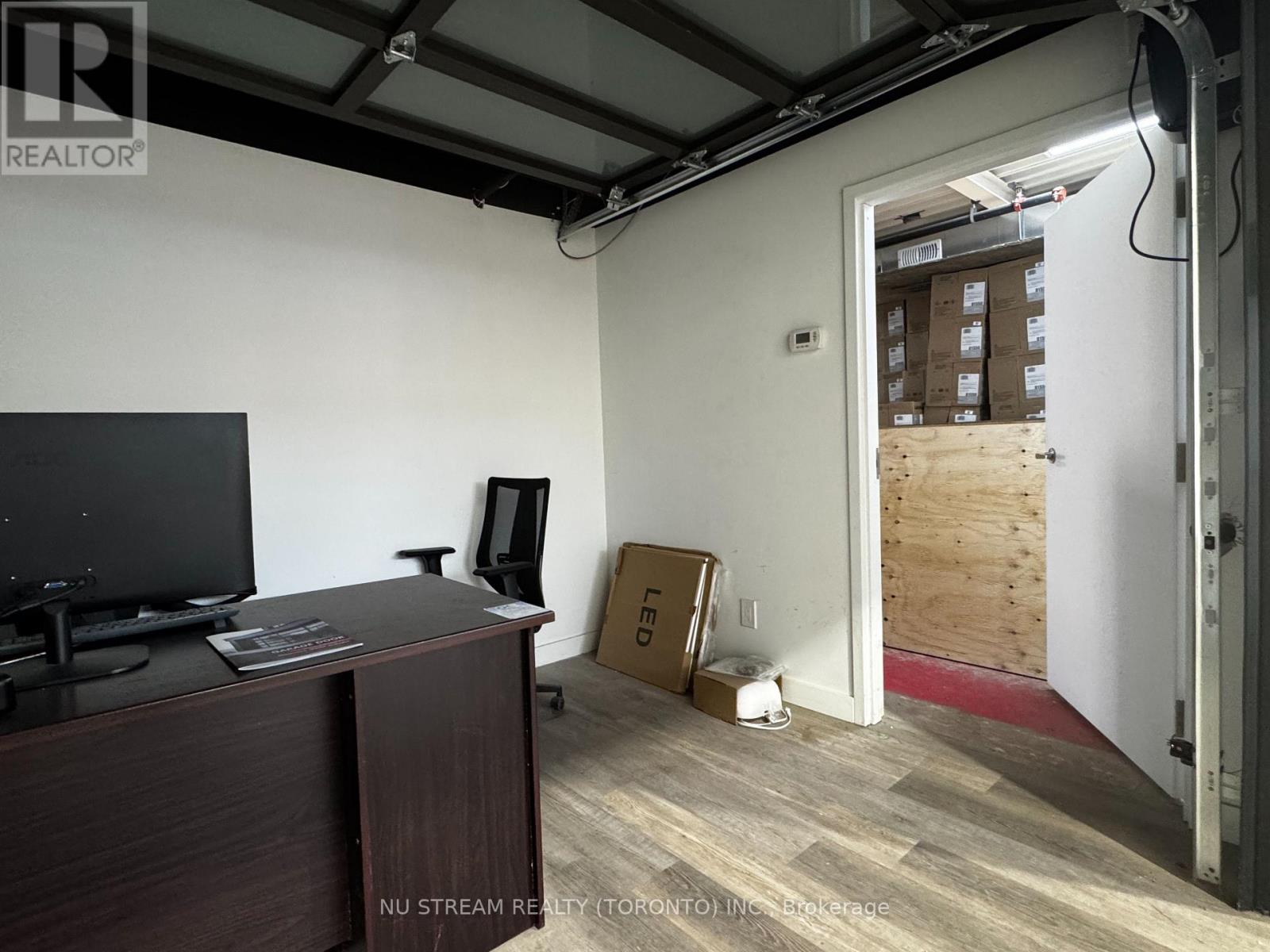 B26 - 2370 Midland Avenue Property Photo 18