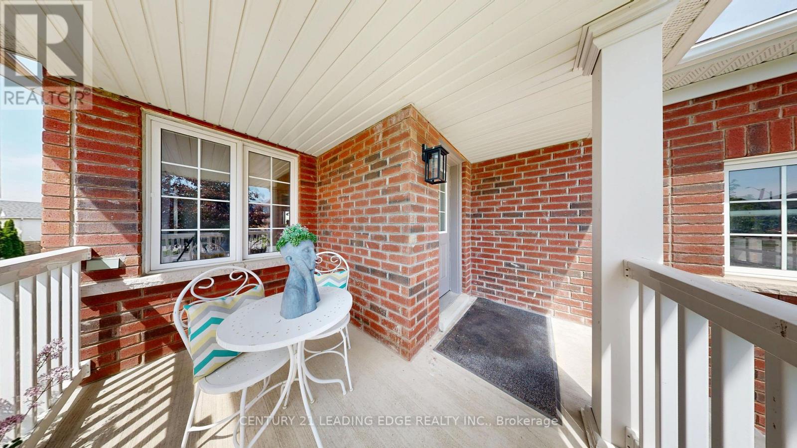 784 Ormond Drive Property Photo 2