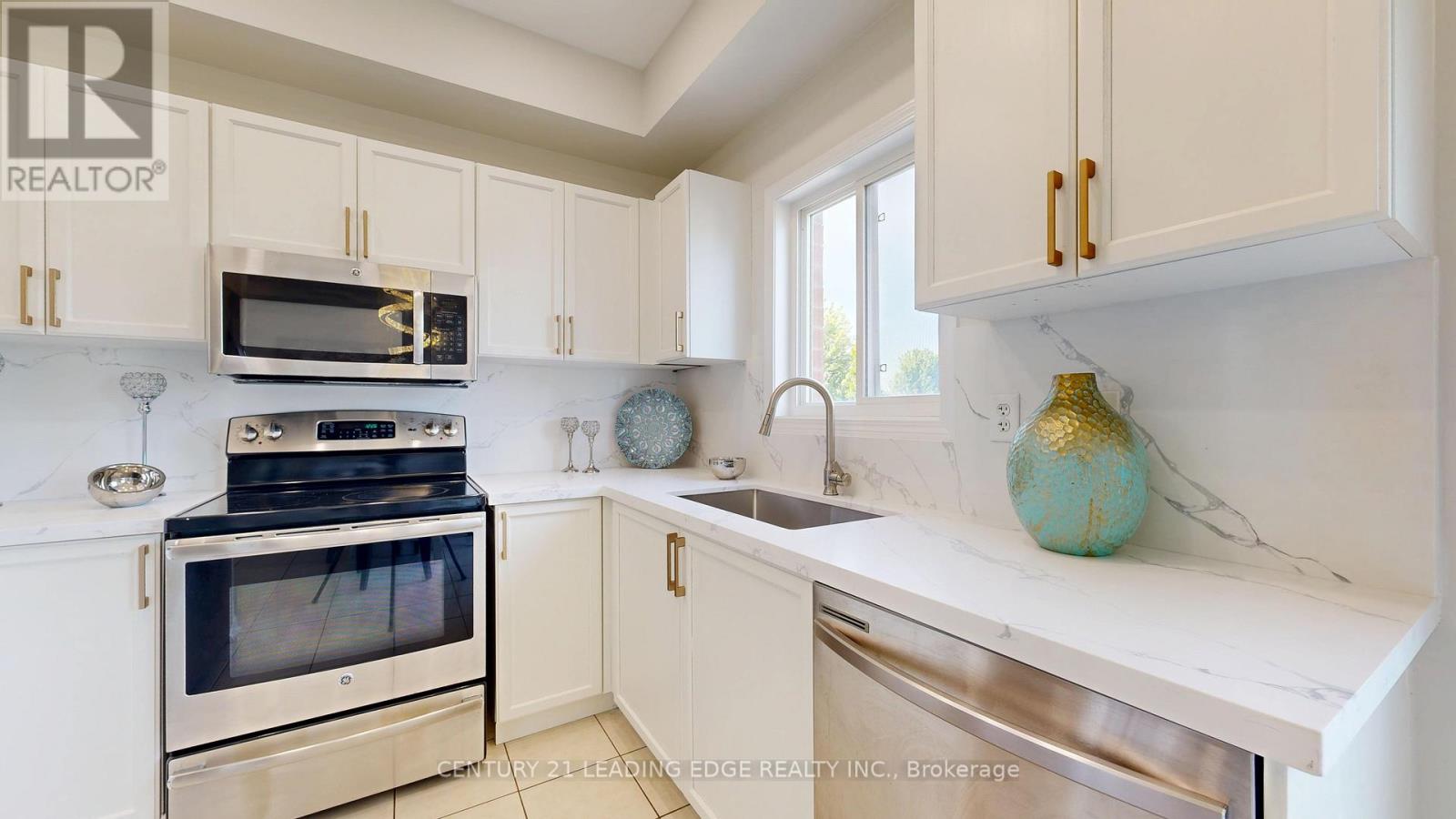 784 Ormond Drive Property Photo 11