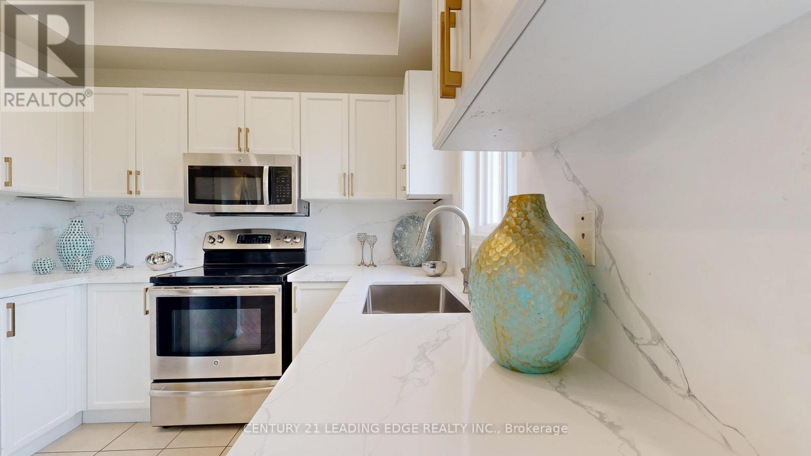 784 Ormond Drive Property Photo 17