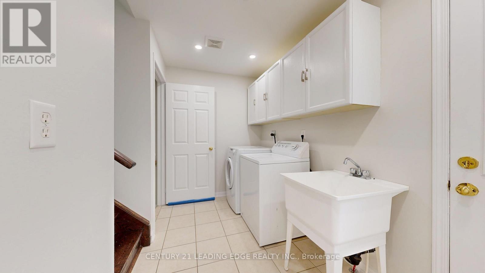 784 Ormond Drive Property Photo 34