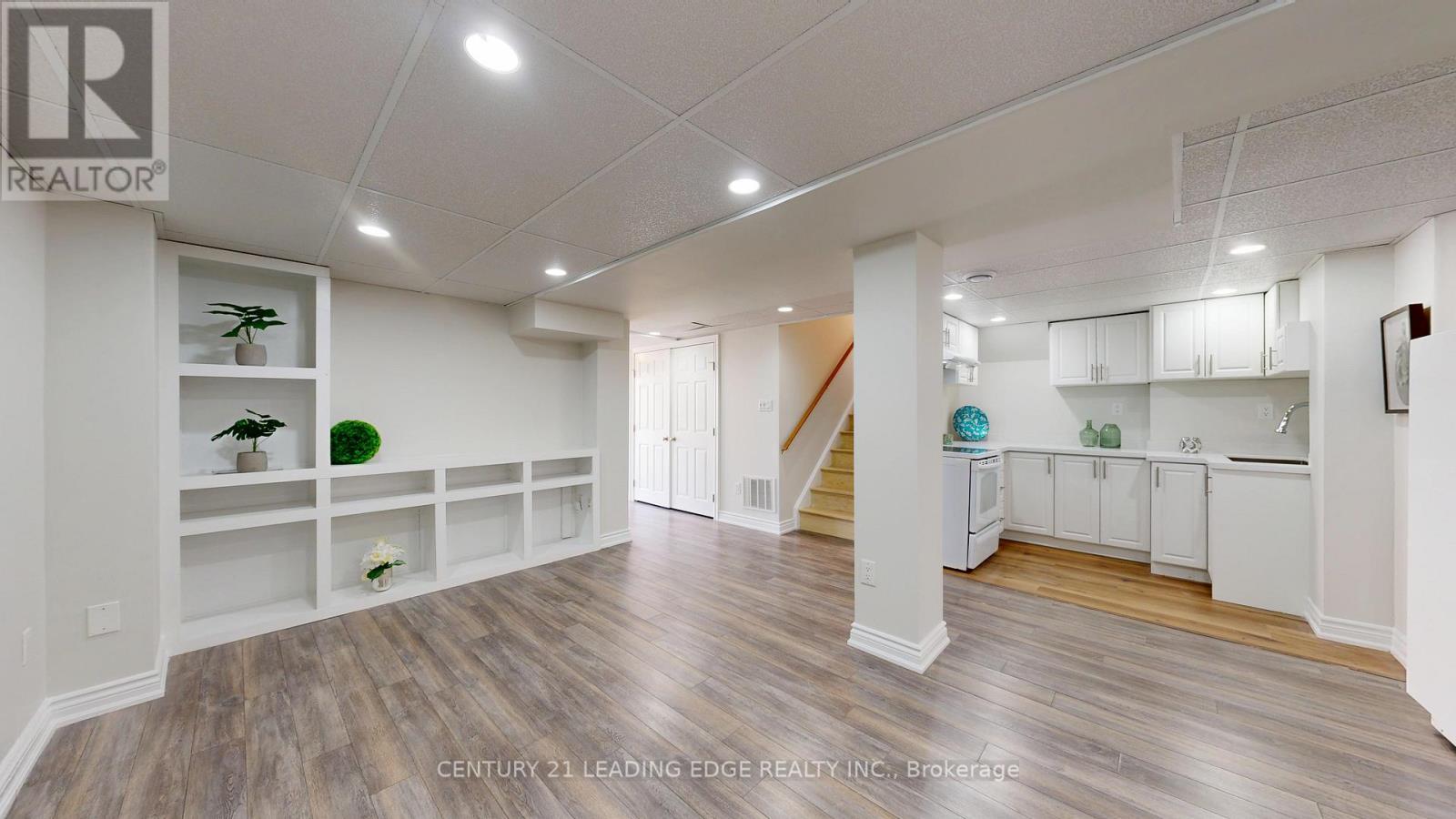 784 Ormond Drive Property Photo 37