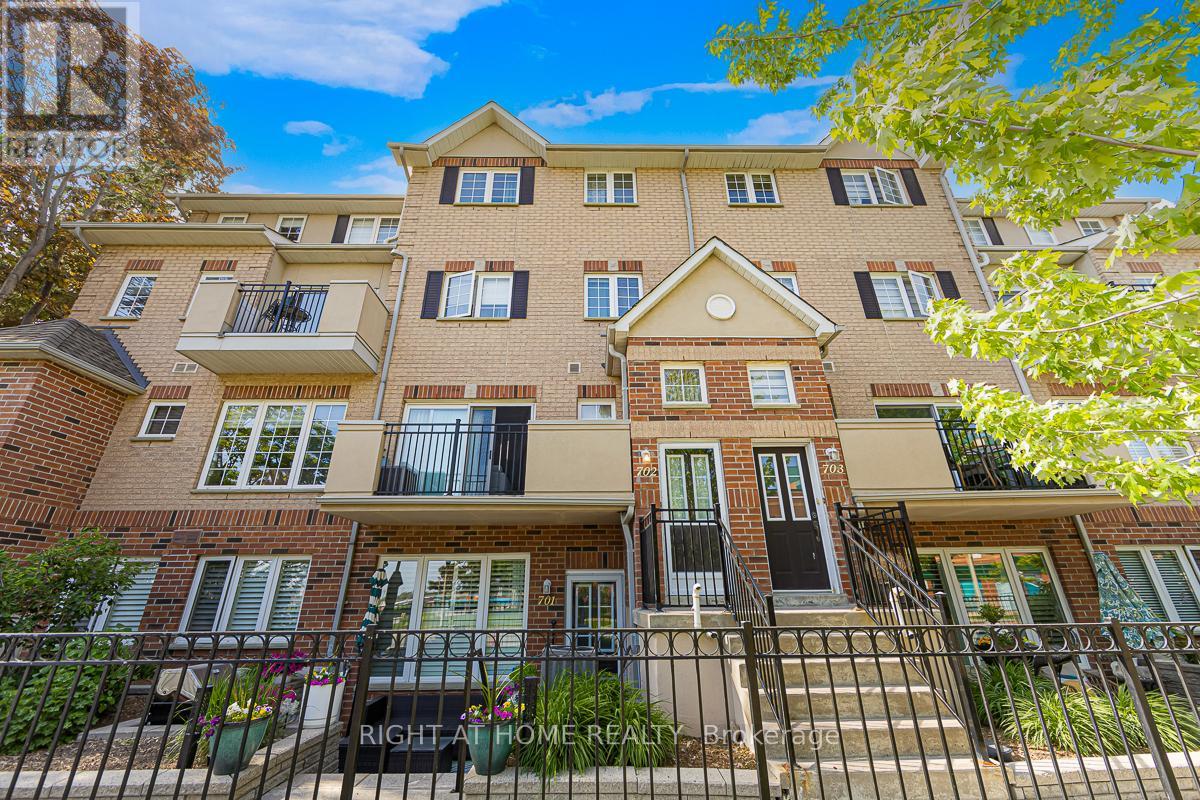 702 - 1400 The Esplanade N Property Photo 1