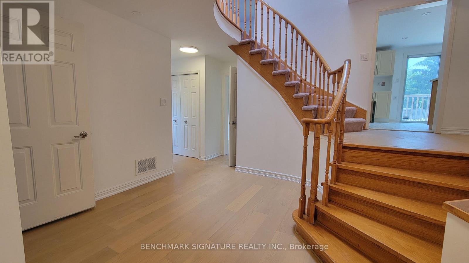 35 Wintermute Boulevard Property Photo 4