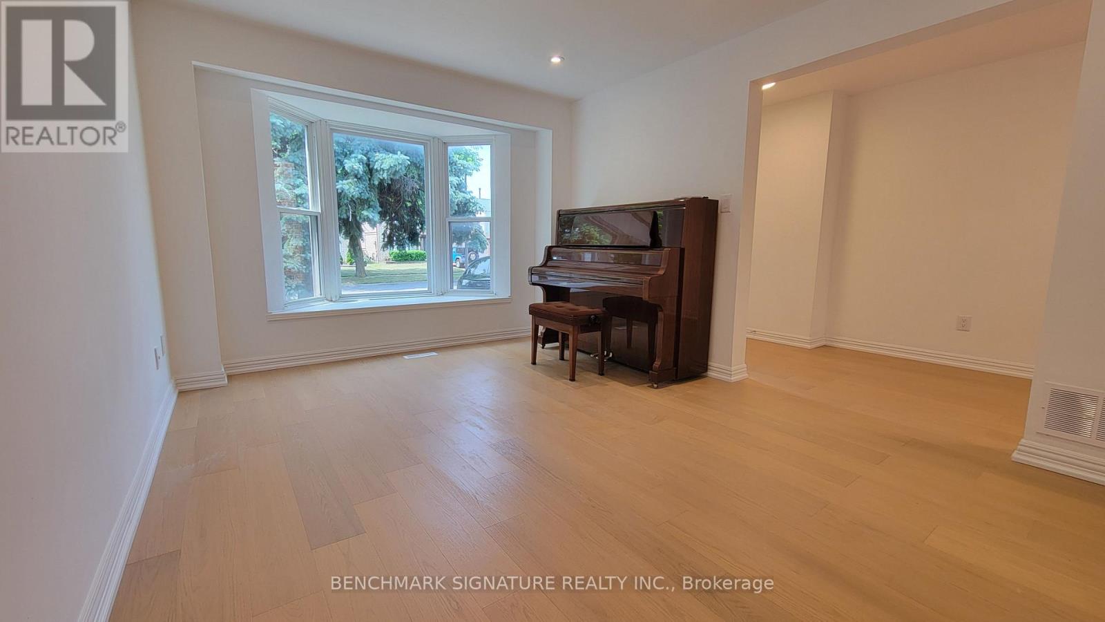 35 Wintermute Boulevard Property Photo 6
