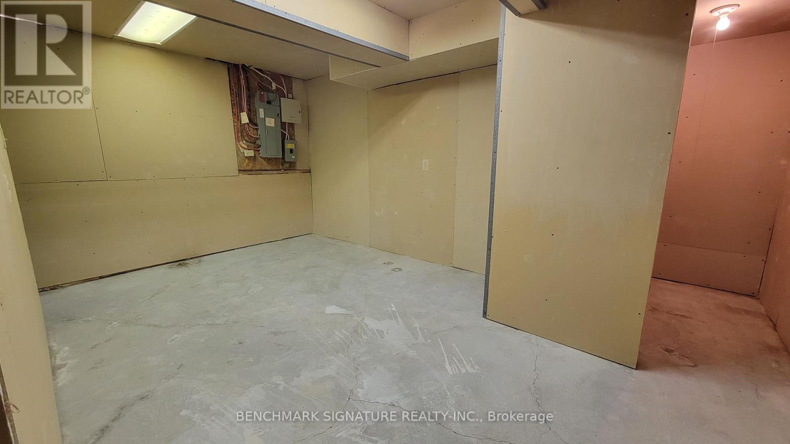 35 Wintermute Boulevard Property Photo 33
