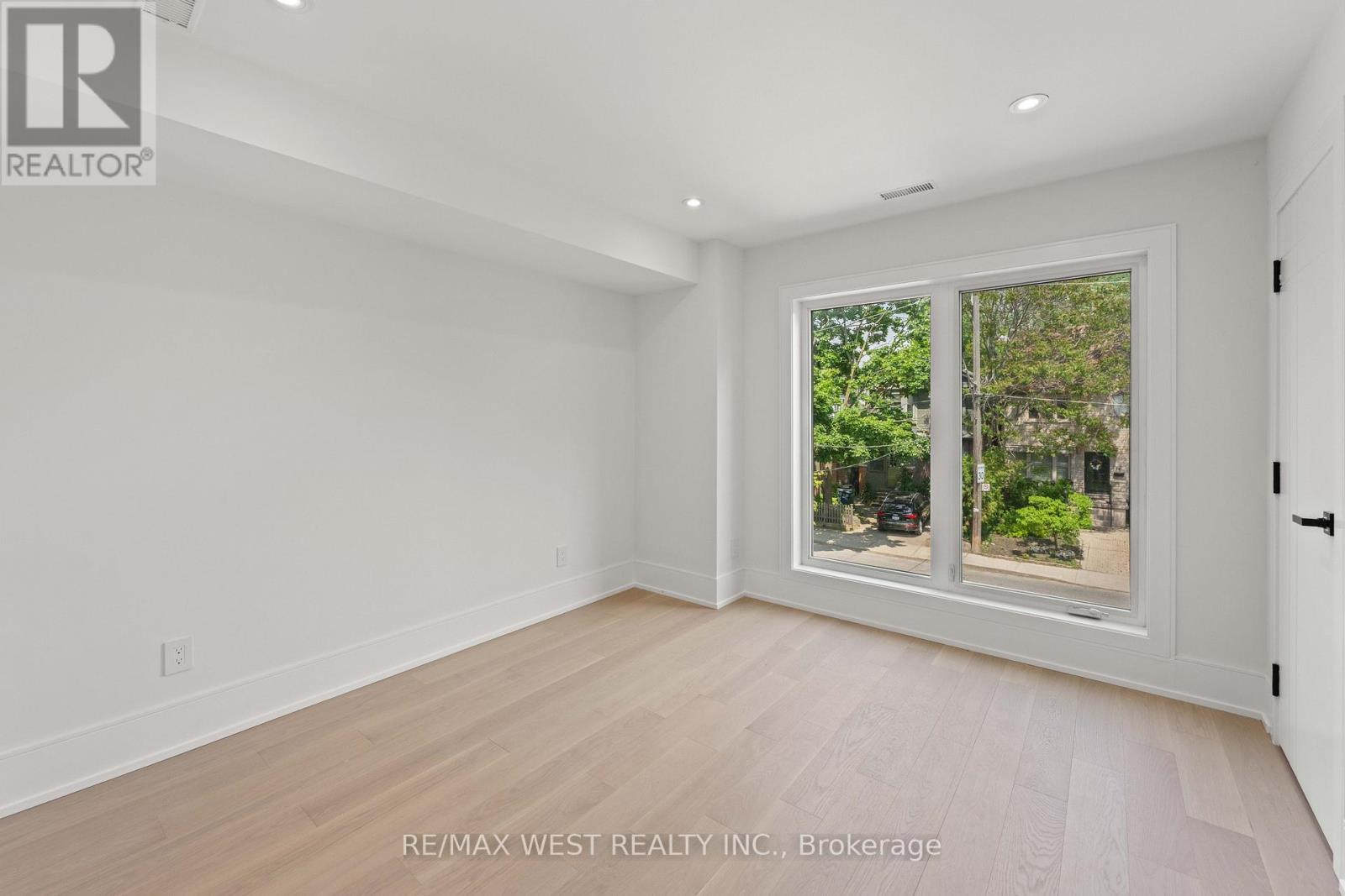15 Cruikshank Avenue Property Photo 29