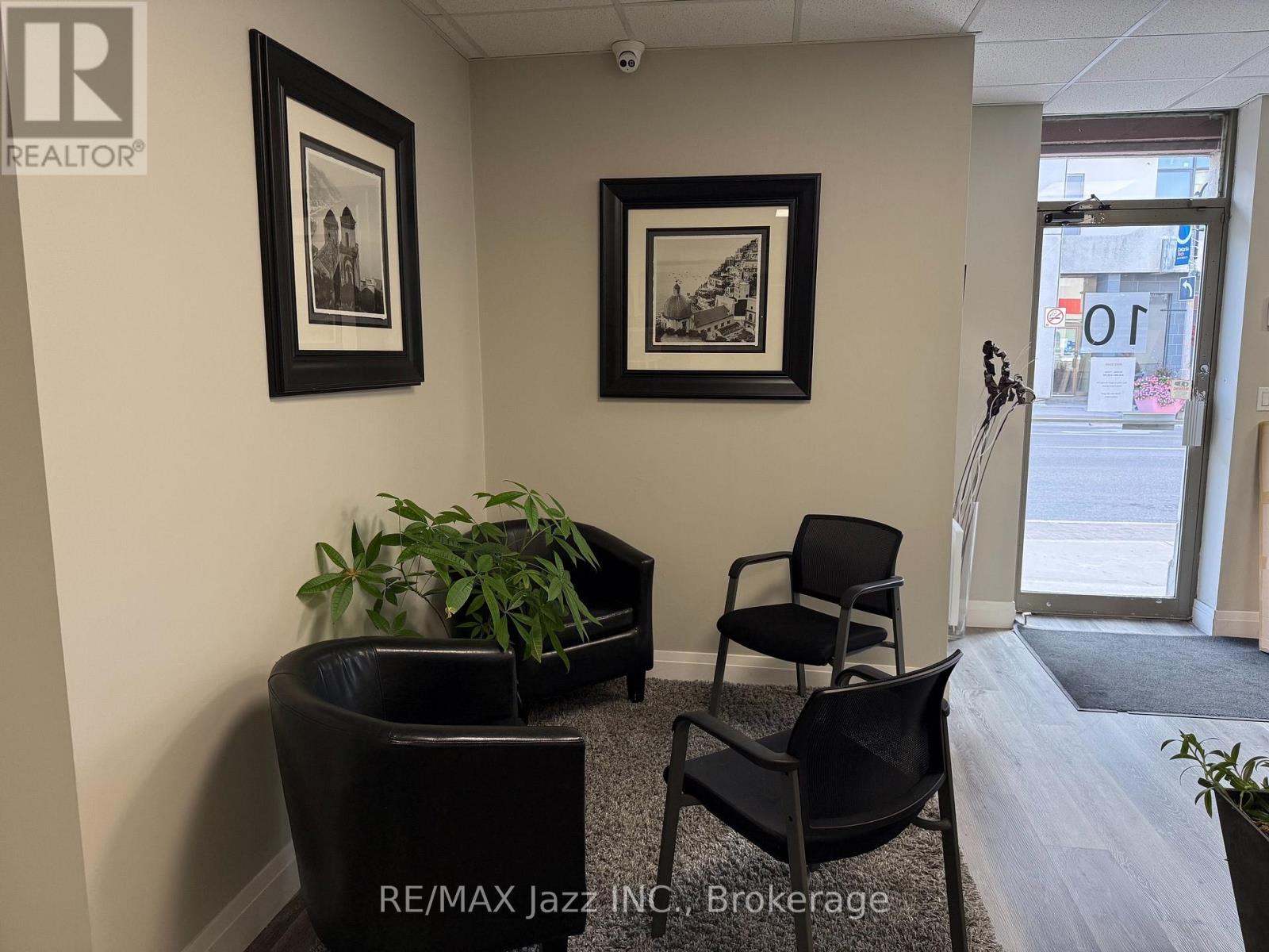 10 Centre Street N Property Photo 4