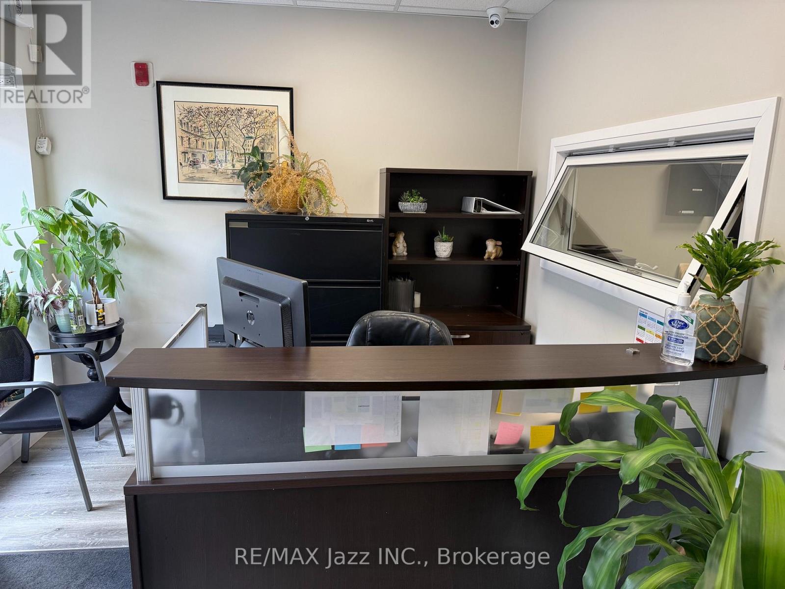 10 Centre Street N Property Photo 5