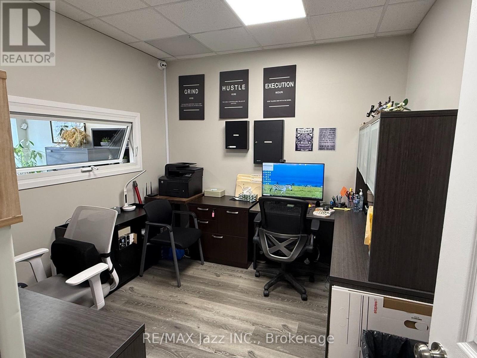 10 Centre Street N Property Photo 7