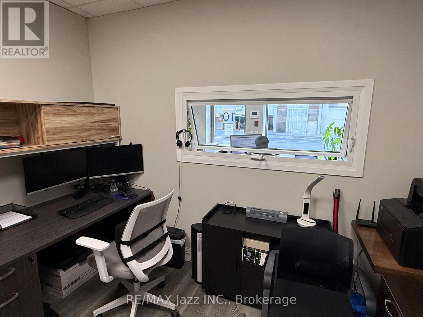 10 Centre Street N Property Photo 8