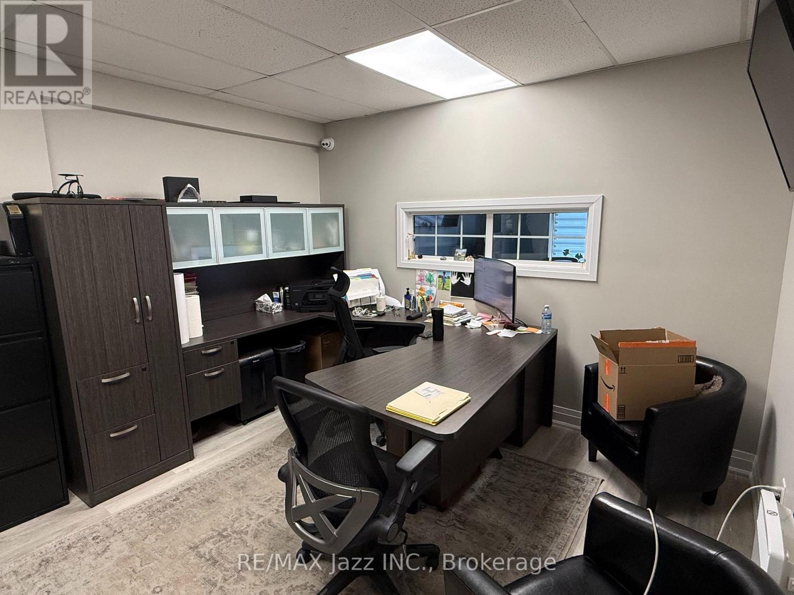 10 Centre Street N Property Photo 9