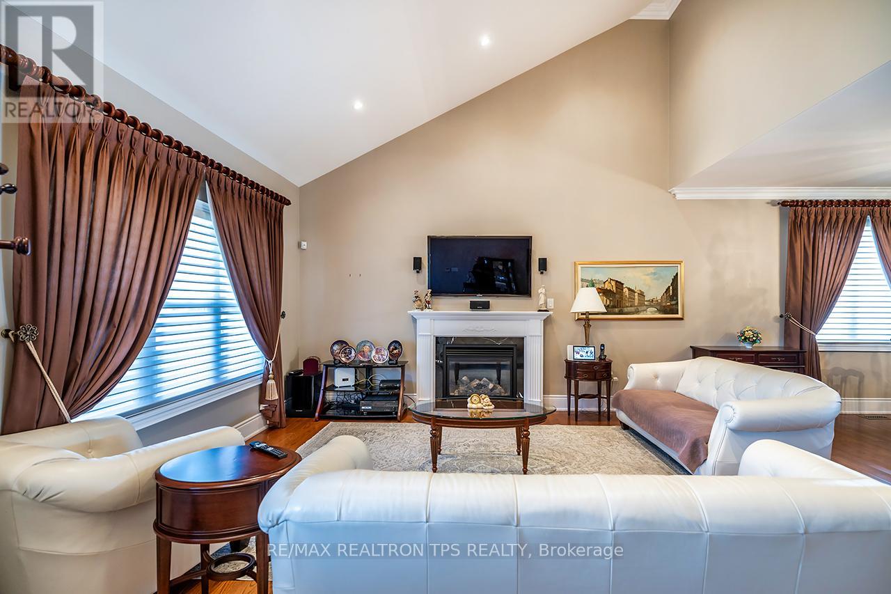 25 Leafield Drive Property Photo 4