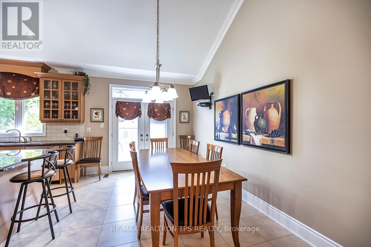 25 Leafield Drive Property Photo 10