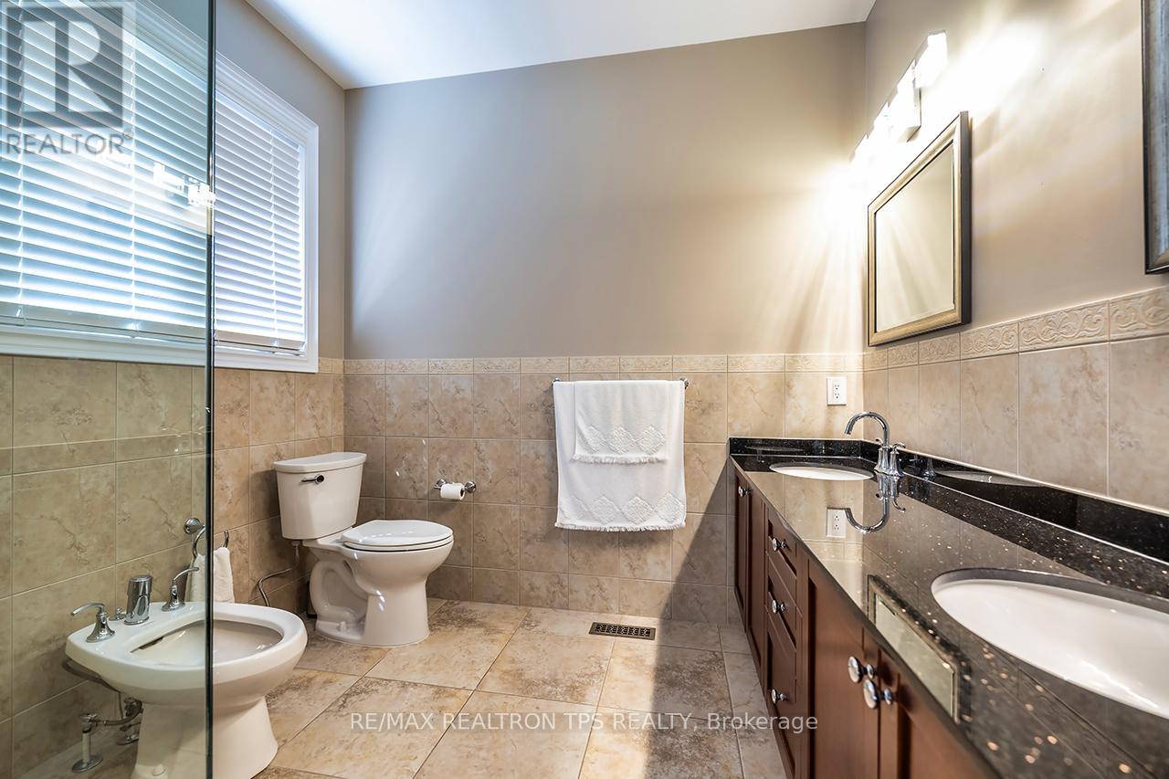 25 Leafield Drive Property Photo 17