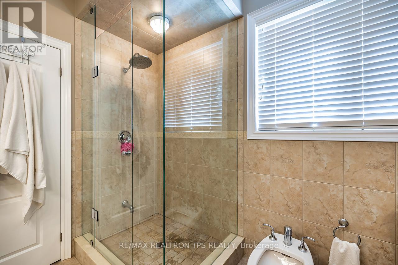 25 Leafield Drive Property Photo 18
