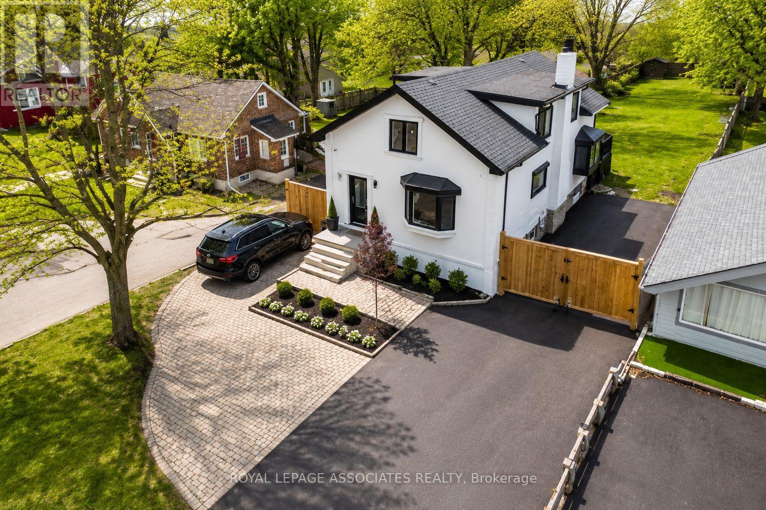 515 Kingston Road W Property Photo 1