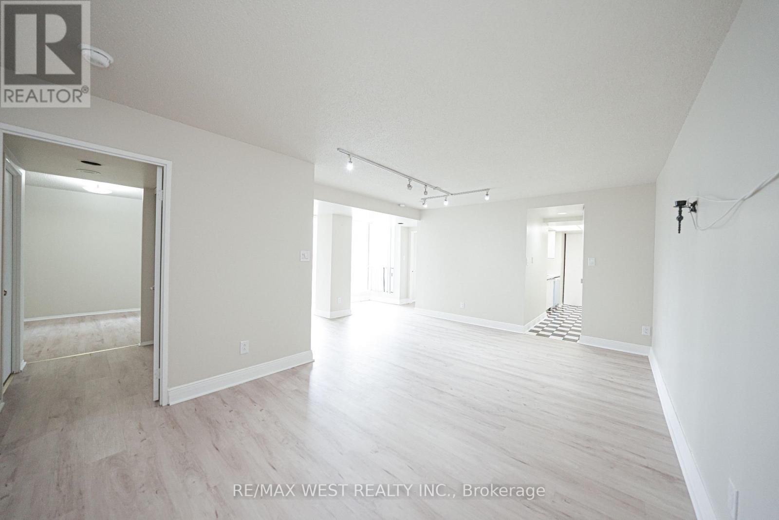 608 - 1470 Midland Avenue Property Photo 11
