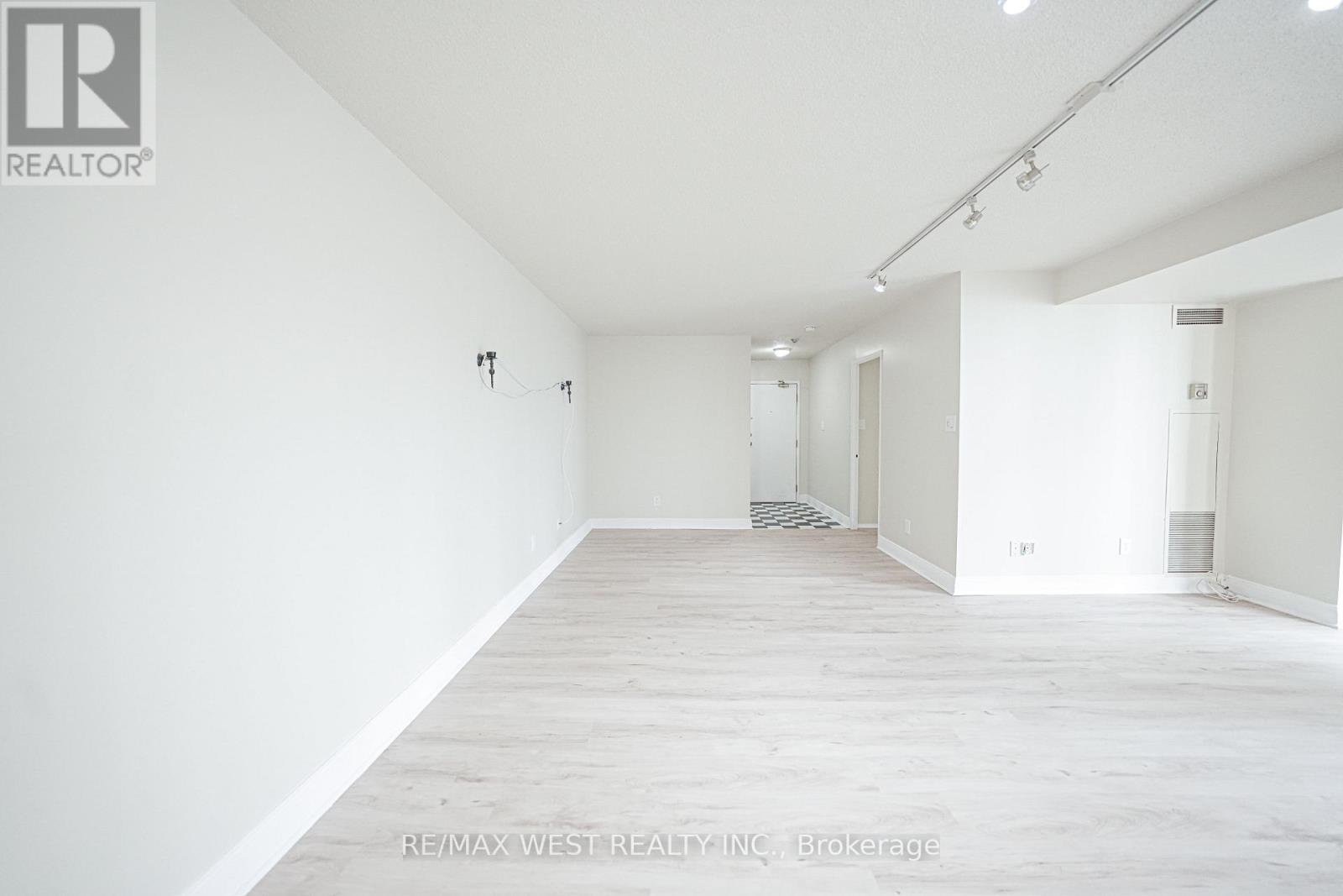 608 - 1470 Midland Avenue Property Photo 12