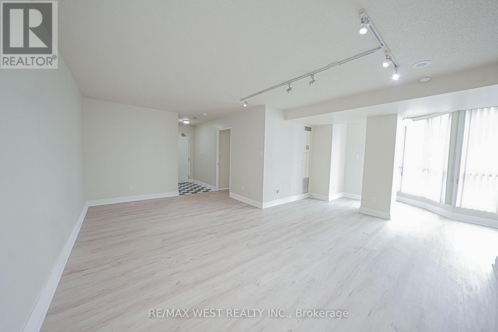 608 - 1470 Midland Avenue Property Photo 13
