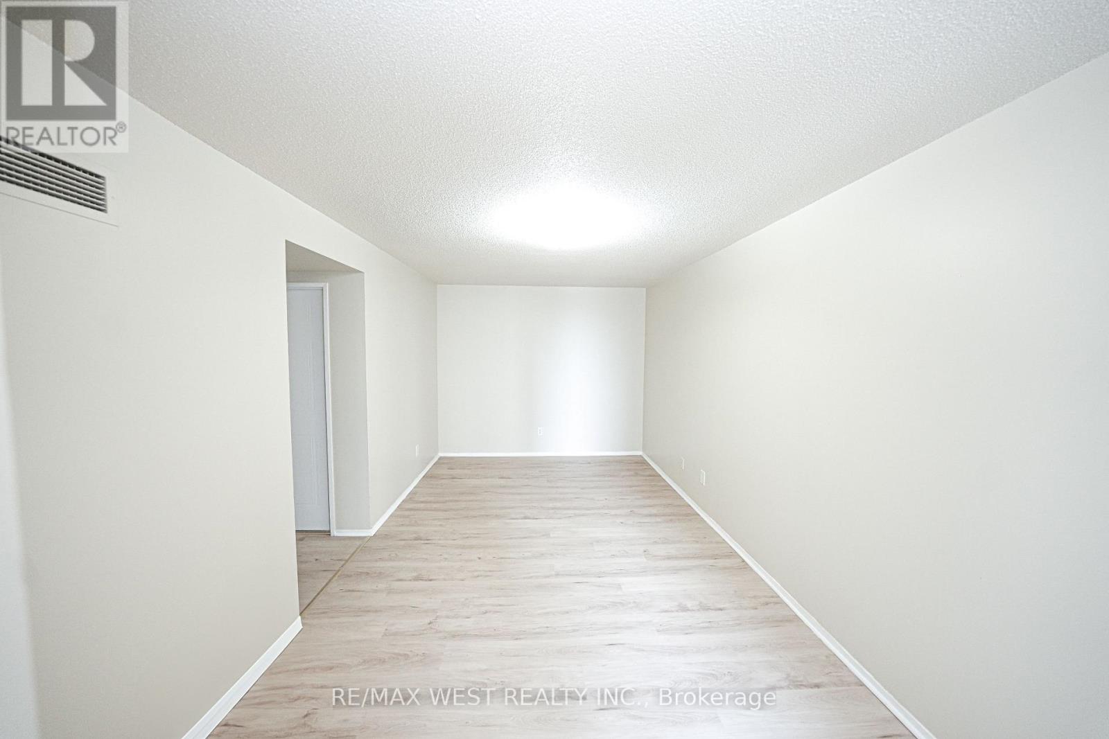 608 - 1470 Midland Avenue Property Photo 16