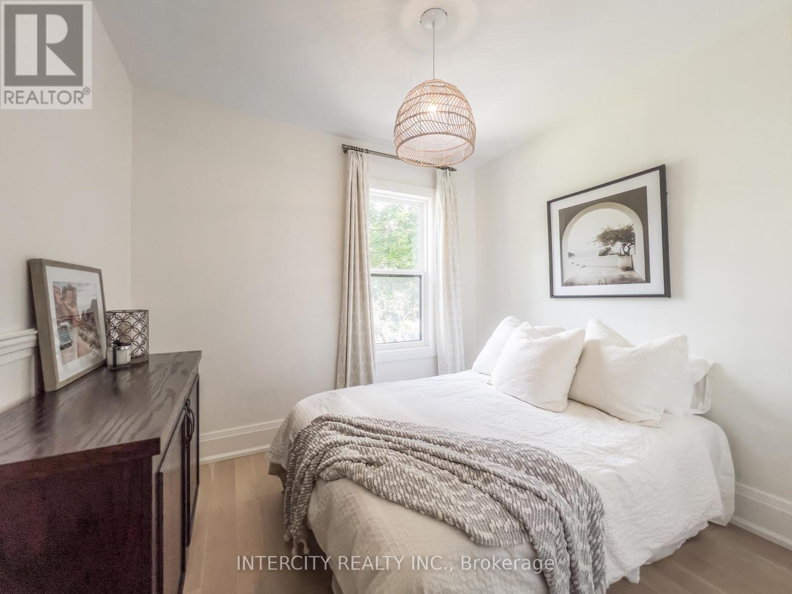 92 Dagmar Avenue Property Photo 8