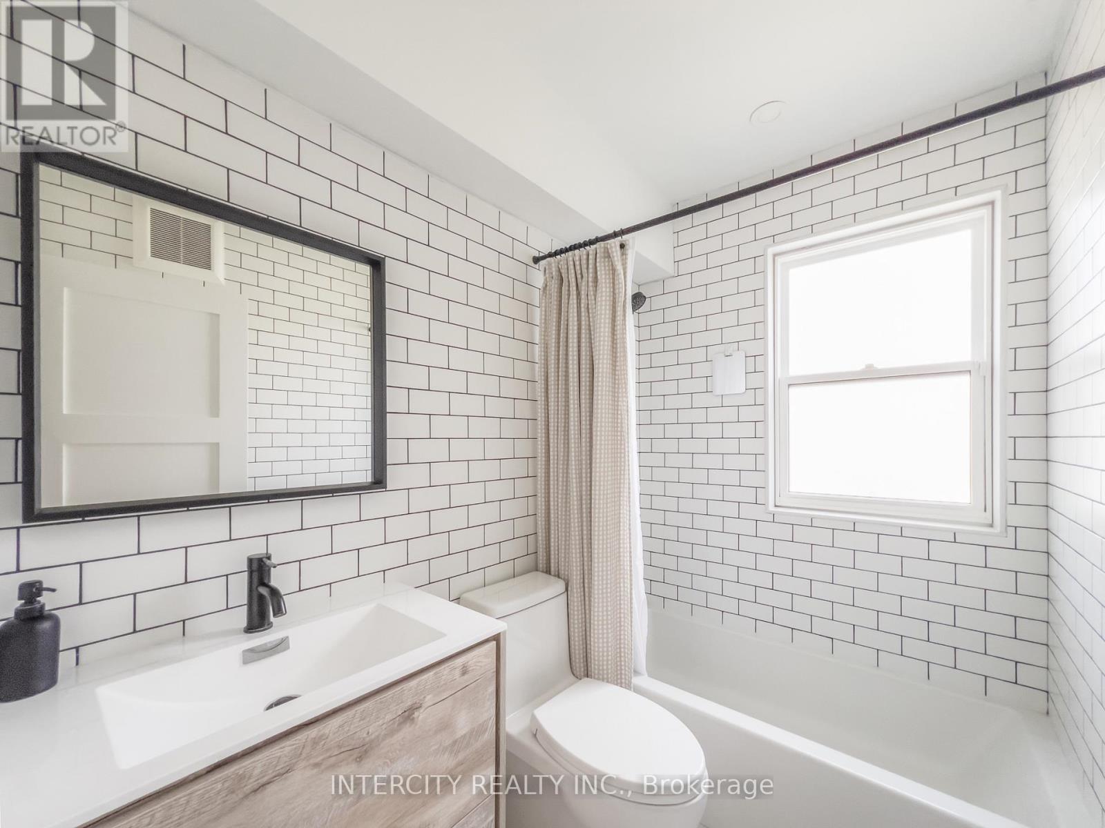 92 Dagmar Avenue Property Photo 17