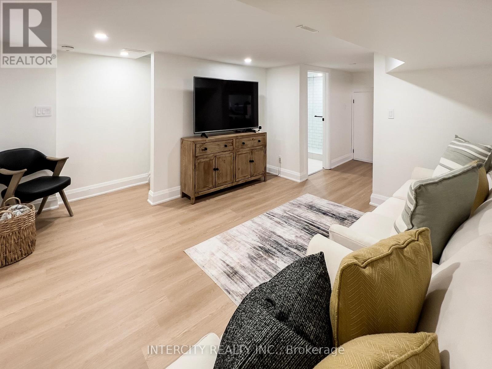 92 Dagmar Avenue Property Photo 19
