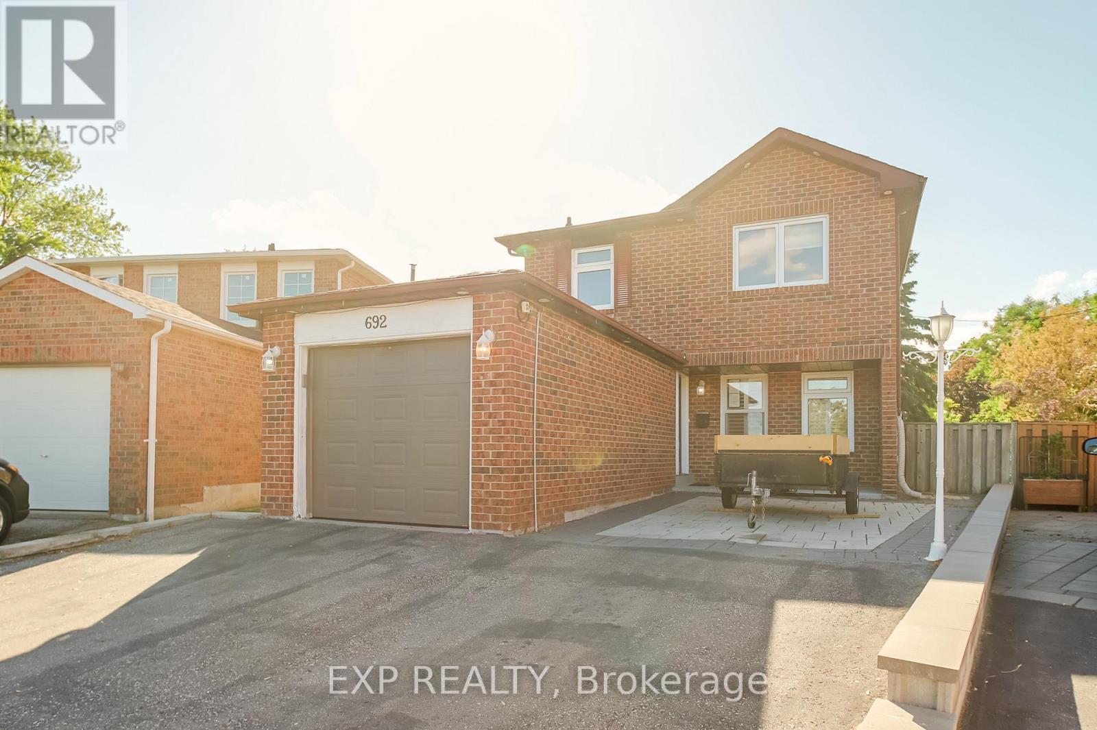 692 Sultana Square Property Photo 2